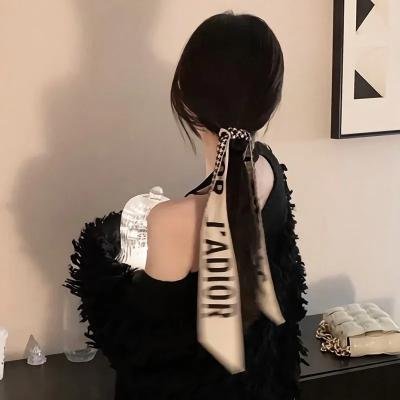 隔楼女孩：我们之间的层距